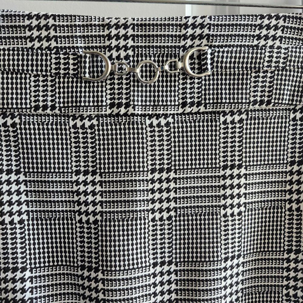 Black & White Women's,  Sz. Lg, Houndstooth Mini Skirt, by SOHO Apparel